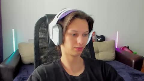 Snapshot of ostin_meoww chatting on 3, 3, 2026 Ostin online show from 3, 3, 2026