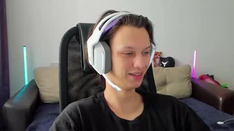 Snapshot of ostin_meoww chatting on 4, 3, 2026 Ostin online show from 4, 3, 2026