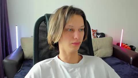 Snapshot of ostin_meoww chatting on 17, 3, 2026 Ostin online show from 17, 3, 2026