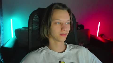 Snapshot of ostin_meoww chatting on 7, 4, 2026 Ostin online show from 7, 4, 2026