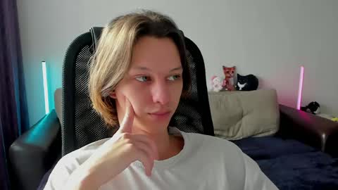 Snapshot of ostin_meoww chatting on 9, 4, 2026 Ostin online show from 9, 4, 2026