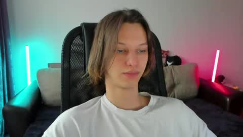 Snapshot of ostin_meoww chatting on 13, 4, 2026 Ostin online show from 13, 4, 2026