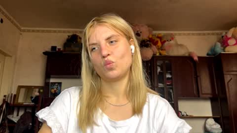 Snapshot of othalook chatting on 28, 10, 2025 Alexa online show from 28, 10, 2025