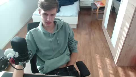 OverkneeBabe online show from 15, 11, 2025