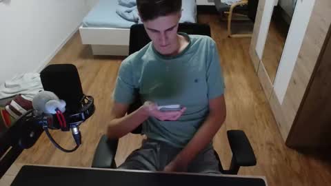 OverkneeBabe online show from 15, 12, 2025