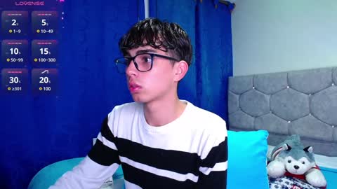 Owen  Independent model  online show from 13, 12, 2024