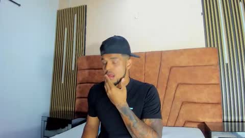 Snapshot of owenn_leee chatting on 18, 12, 2025 OWEN online show from 18, 12, 2025