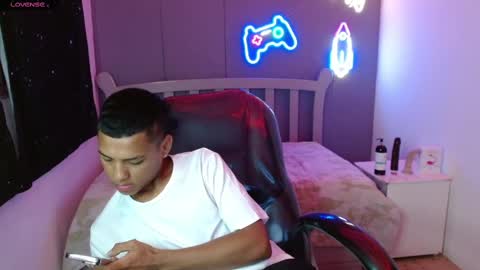 Snapshot of owenstone chatting on 20, 12, 2024 OWEN online show from 20, 12, 2024