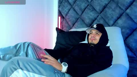 O W E N - S T O N E online show from 18, 12, 2025