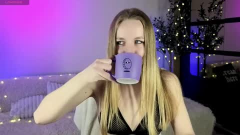 Oxy Foxie online show from 3, 4, 2026