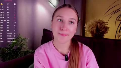 Snapshot of oziecarmona chatting on 23, 10, 2025 Caroline or just Lina online show from 23, 10, 2025