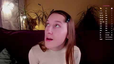 Snapshot of oziecarmona chatting on 31, 10, 2025 Caroline or just Lina online show from 31, 10, 2025