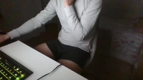 Snapshot of pajaritosenelaire chatting on 2, 4, 2026 pajaritosenelaire online show from 2, 4, 2026