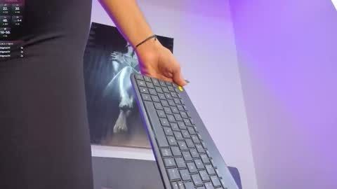 Snapshot of pamela_moreno chatting on 8, 11, 2025 Pamela online show from 8, 11, 2025