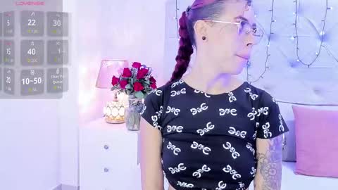 Snapshot of pamelamiler_ chatting on 23, 9, 2025 TELL ME PAMELLA AND GIVE ME A GOOD GRADE ITS IMPORTANT online show from 23, 9, 2025