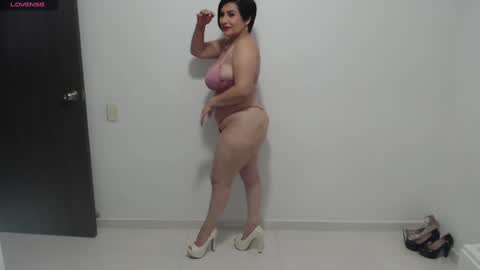 Snapshot of paola_williams chatting on 13, 12, 2024 Paola Williams online show from 13, 12, 2024