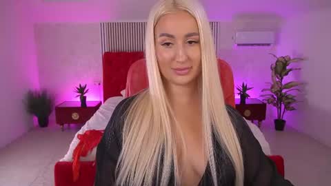 Snapshot of paolamola chatting on 19, 6, 2026 Lia online show from 19, 6, 2026