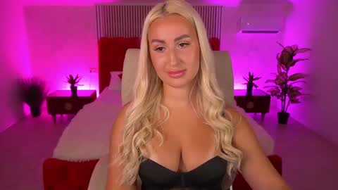 Snapshot of paolamola chatting on 26, 6, 2026 Lia online show from 26, 6, 2026