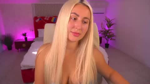 Snapshot of paolamola chatting on 19, 7, 2026 Lia online show from 19, 7, 2026