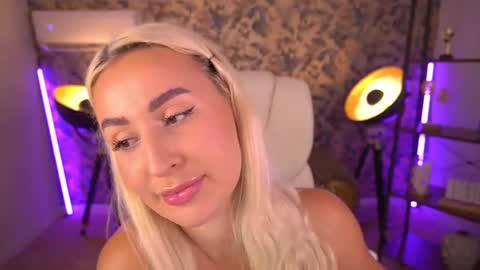 Snapshot of paolamola chatting on 22, 7, 2026 Lia online show from 22, 7, 2026