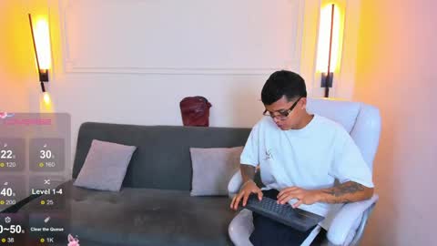 Snapshot of paradise_boy_s chatting on 21, 4, 2026 Ryan And Casper online show from 21, 4, 2026