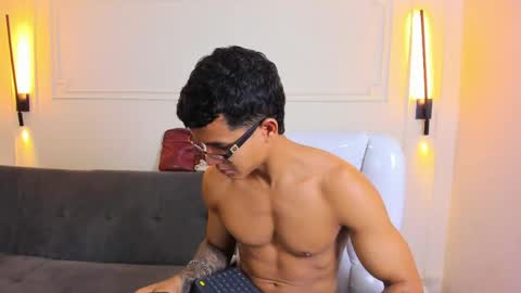 Snapshot of paradise_boy_s chatting on 19, 5, 2026 Ryan And Casper online show from 19, 5, 2026