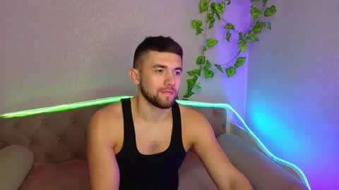 Snapshot of paradisepleasure_ chatting on 6, 3, 2025 Allie  Alex Thumbs up if you like us online show from 6, 3, 2025