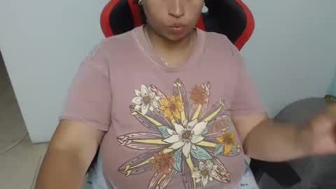 Snapshot of pareja_explosivasexx chatting on 10, 4, 2026 Luna online show from 10, 4, 2026