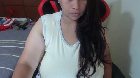 Snapshot of pareja_explosivasexx chatting on 30, 4, 2026 Luna online show from 30, 4, 2026