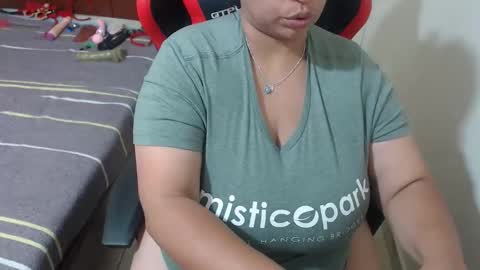 Snapshot of pareja_explosivasexx chatting on 24, 5, 2026 Luna online show from 24, 5, 2026