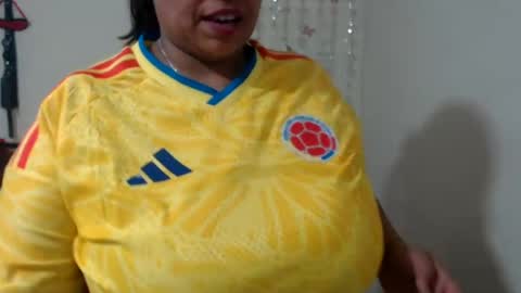 Snapshot of pareja_explosivasexx chatting on 4, 7, 2026 Luna online show from 4, 7, 2026