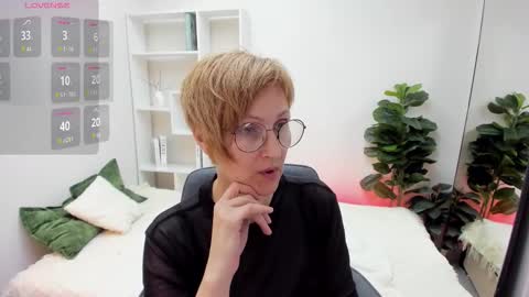 Snapshot of paris_cherry chatting on 21, 3, 2026 Paris online show from 21, 3, 2026