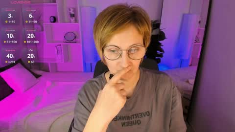 Snapshot of paris_cherry chatting on 7, 4, 2026 Paris online show from 7, 4, 2026