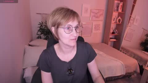 Snapshot of paris_cherry chatting on 19, 4, 2026 Paris online show from 19, 4, 2026