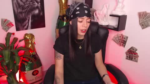 Snapshot of paris_dangelo chatting on 6, 1, 2025 Paris D angelo online show from 6, 1, 2025