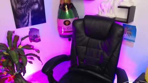 Snapshot of paris_dangelo chatting on 13, 1, 2025 Paris D angelo online show from 13, 1, 2025