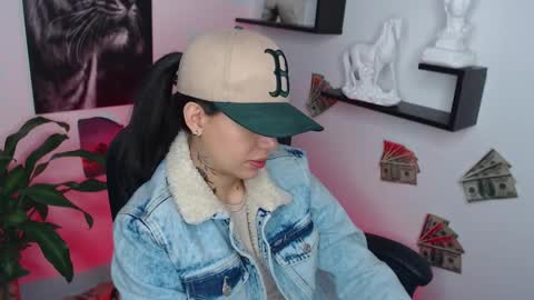 Snapshot of paris_dangelo chatting on 5, 2, 2025 Paris D angelo online show from 5, 2, 2025