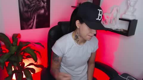 Snapshot of paris_dangelo chatting on 15, 2, 2025 Paris D angelo online show from 15, 2, 2025