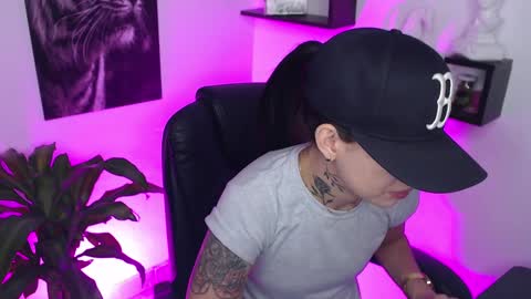 Snapshot of paris_dangelo chatting on 27, 2, 2025 Paris D angelo online show from 27, 2, 2025