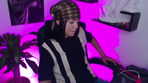 Snapshot of paris_dangelo chatting on 27, 2, 2025 Paris D angelo online show from 27, 2, 2025