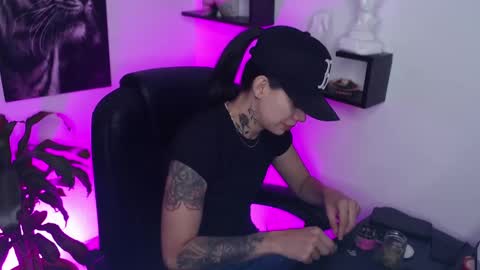 Snapshot of paris_dangelo chatting on 2, 3, 2025 Paris D angelo online show from 2, 3, 2025