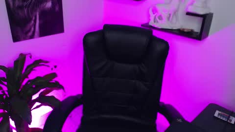 Snapshot of paris_dangelo chatting on 3, 3, 2025 Paris D angelo online show from 3, 3, 2025