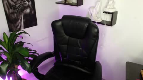 Snapshot of paris_dangelo chatting on 1, 2, 2026 Paris D angelo online show from 1, 2, 2026