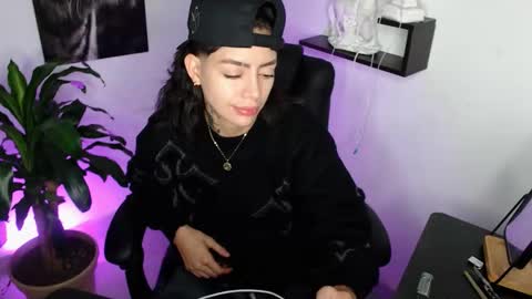 Snapshot of paris_dangelo chatting on 3, 2, 2026 Paris D angelo online show from 3, 2, 2026