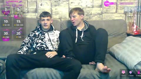 Max tall dark-haired guy with tattoos and Phil blond-haired online show from 21, 4, 2026