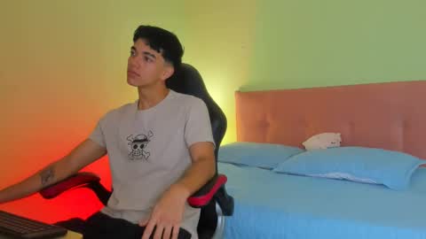 Snapshot of paul_sexycock chatting on 2, 2, 2025 paul_sexycock online show from 2, 2, 2025