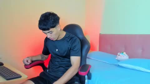 Snapshot of paul_sexycock chatting on 13, 2, 2025 paul_sexycock online show from 13, 2, 2025