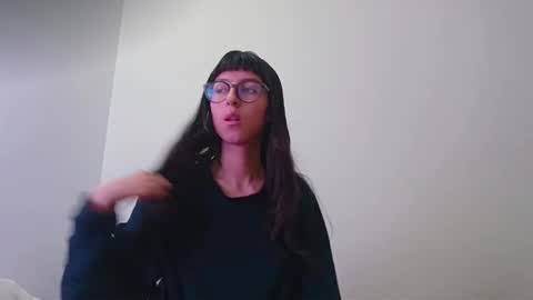 Snapshot of paulainblue chatting on 21, 12, 2025 online show from 21, 12, 2025