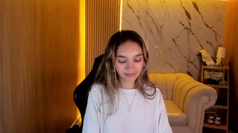 Snapshot of paulin_roses_tf chatting on 4, 5, 2026 PAU online show from 4, 5, 2026