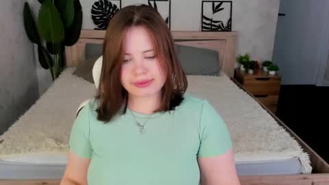 Snapshot of pauline_moore chatting on 23, 4, 2026 Erica online show from 23, 4, 2026
